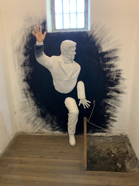Artwork showing a convict escaping from a cell