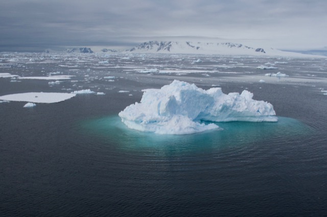 Iceberg ripples