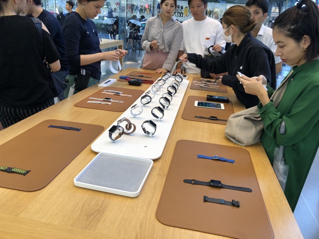 Apple Watch table