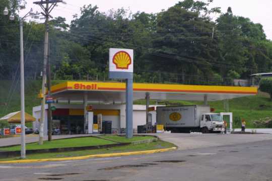 IMG_3962 AD: Shell gas station