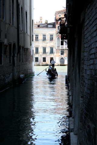 Gondola turning the corner