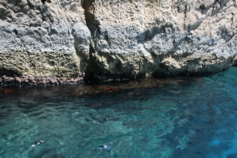 Green Grotto: Rust-colored coral