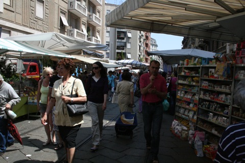Outdoor market also had stands for pharmacy-like items